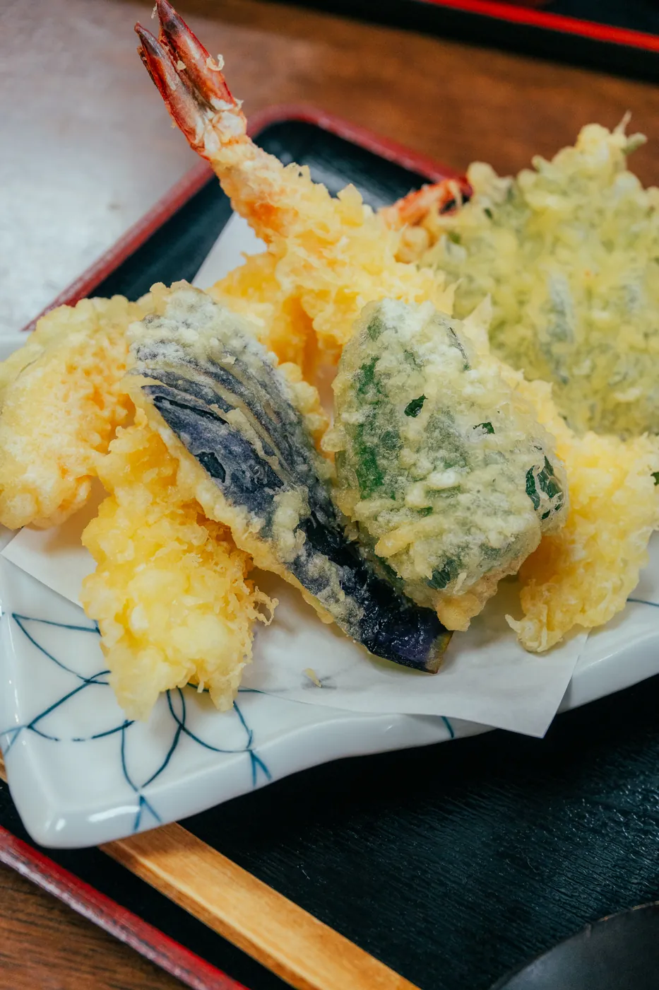 揚げたての天ぷらの料理写真
