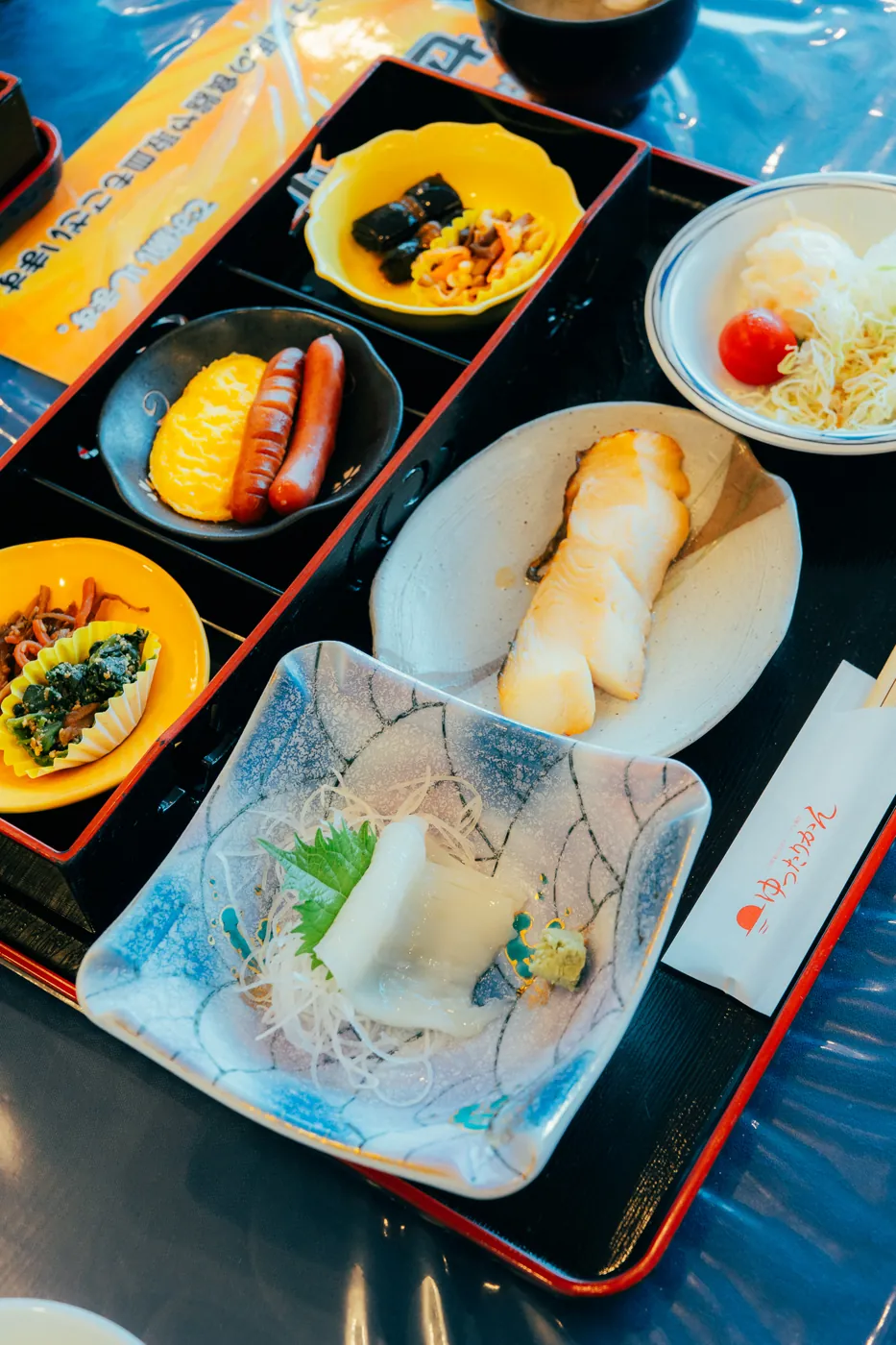 和朝食の料理写真